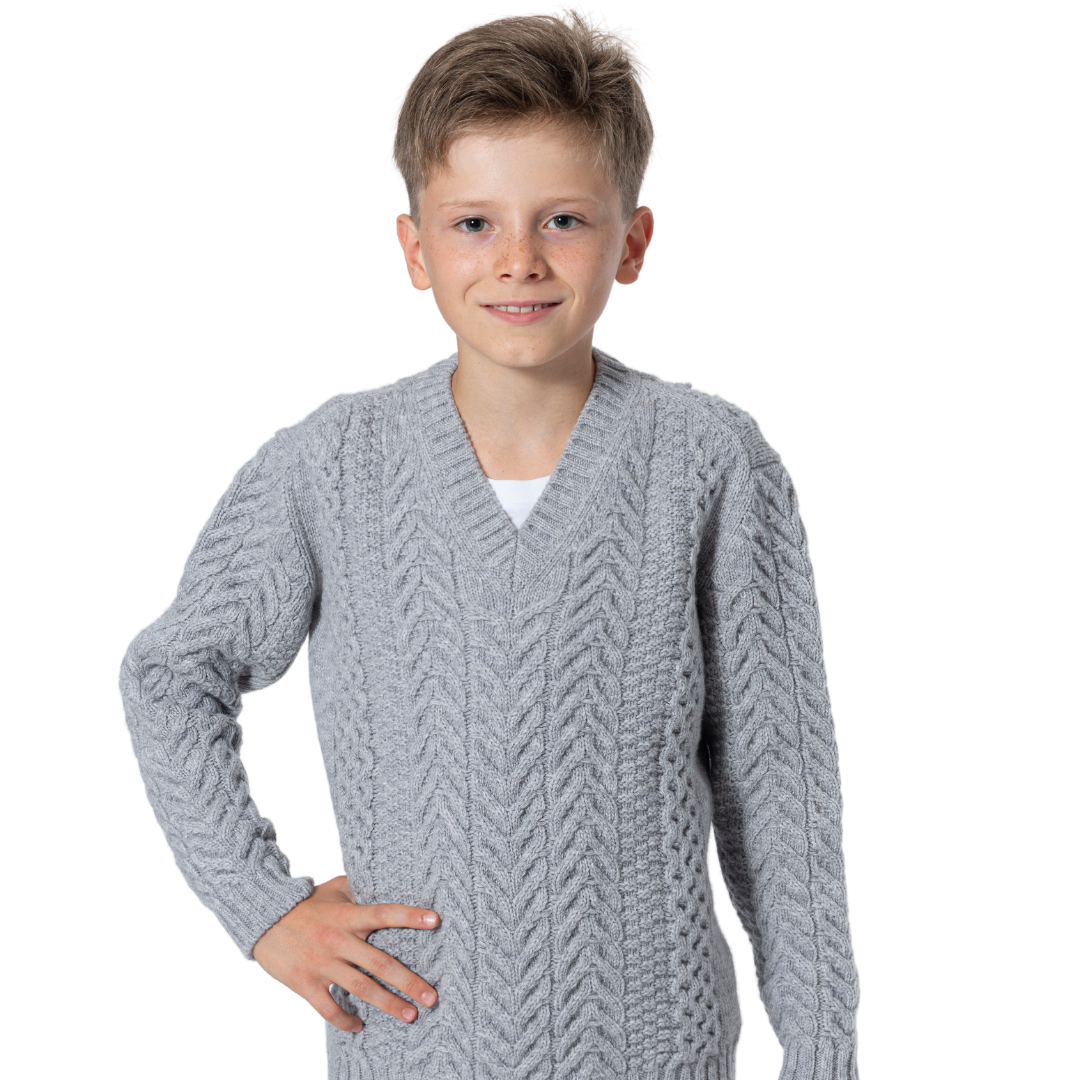 V-neck sweater with braids in 100% wool Grey child