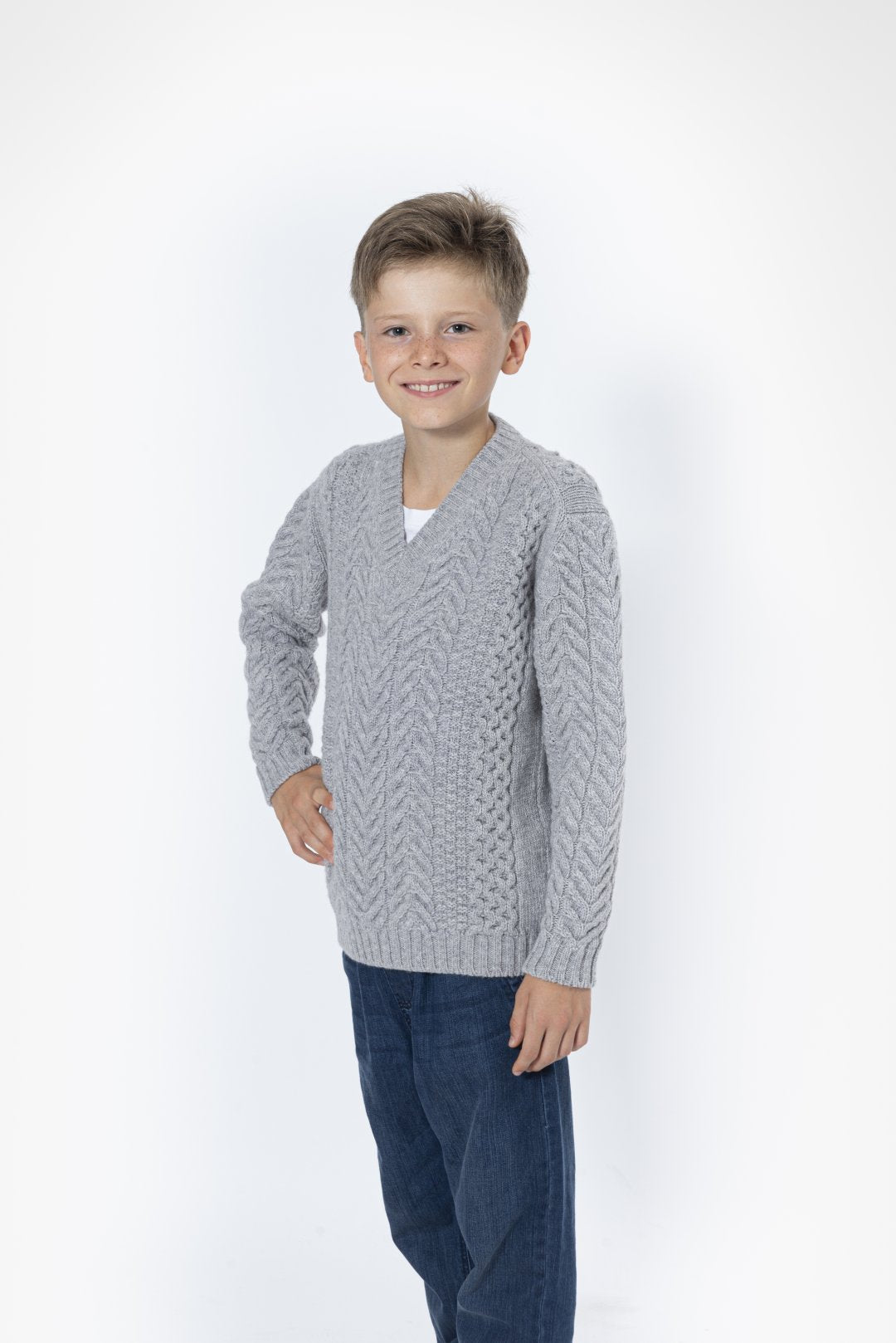 V-neck sweater with braids in 100% wool Grey child